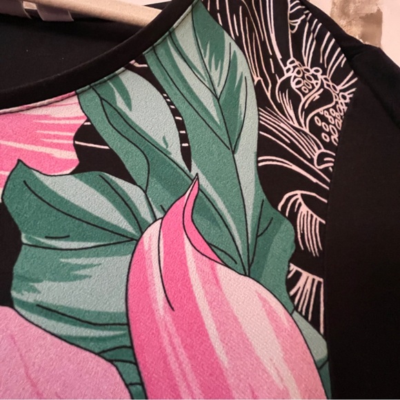 🚨Susan Graver 20W Floral Print Black Top P2P:27” L:28” - Picture 3 of 8